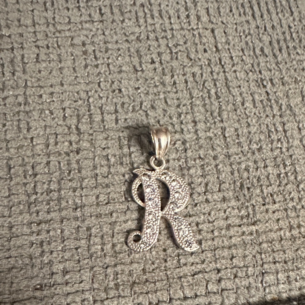 Chic Silver 'R' Initial Pendant Necklace